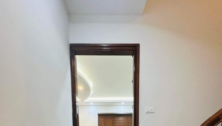 Cho thuê căn hộ chung cư tòa Thành Công Tower 57 Láng Hạ, 178 m² - 3 ngủ, 2VS, 18 Tr